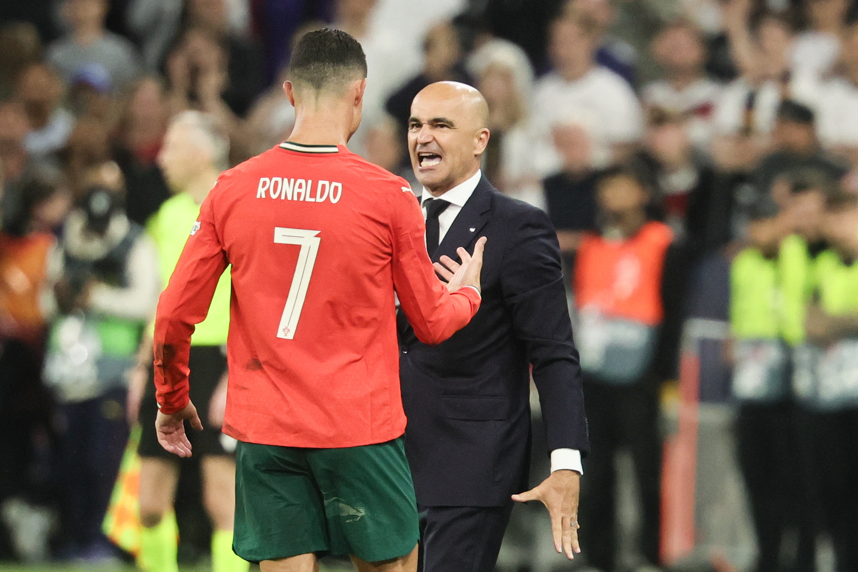 九游平台关于国际比赛日葡萄牙体育调整名单以备英超，状态回暖环节打磨，气氛紧张，高层口径保持一致的信息